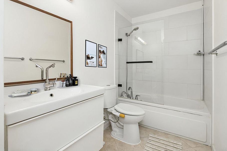 7 848 W 16th Street North Vancouver, BC - 25
