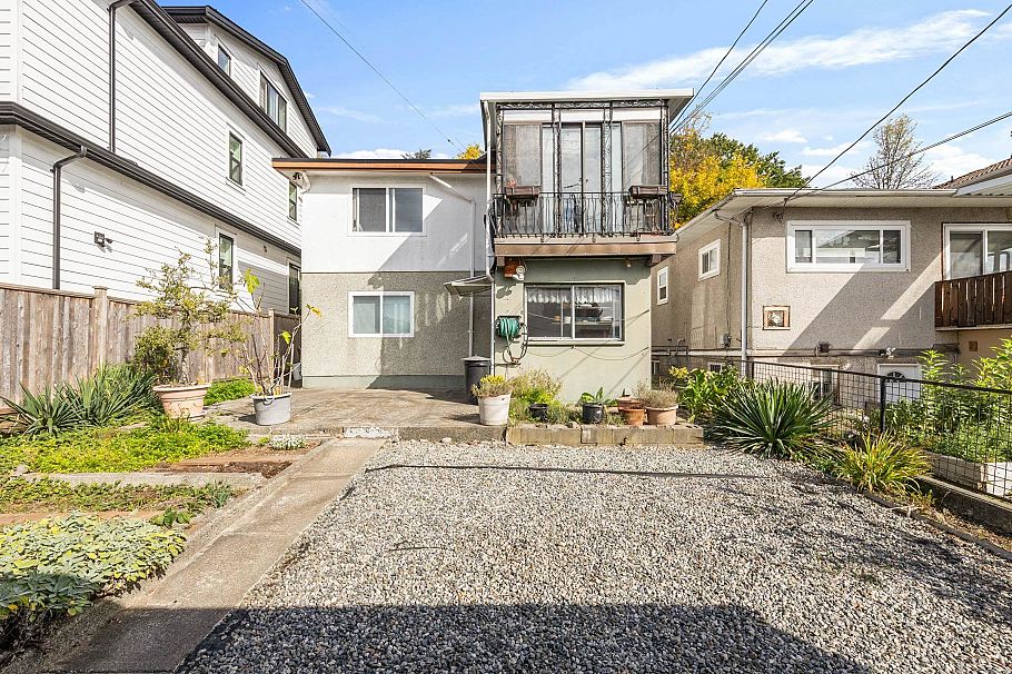3350 E 8 Avenue Vancouver, BC - 28