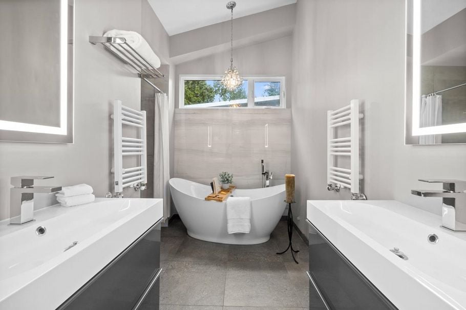 1269 Cloverley Street North Vancouver, BC - 19