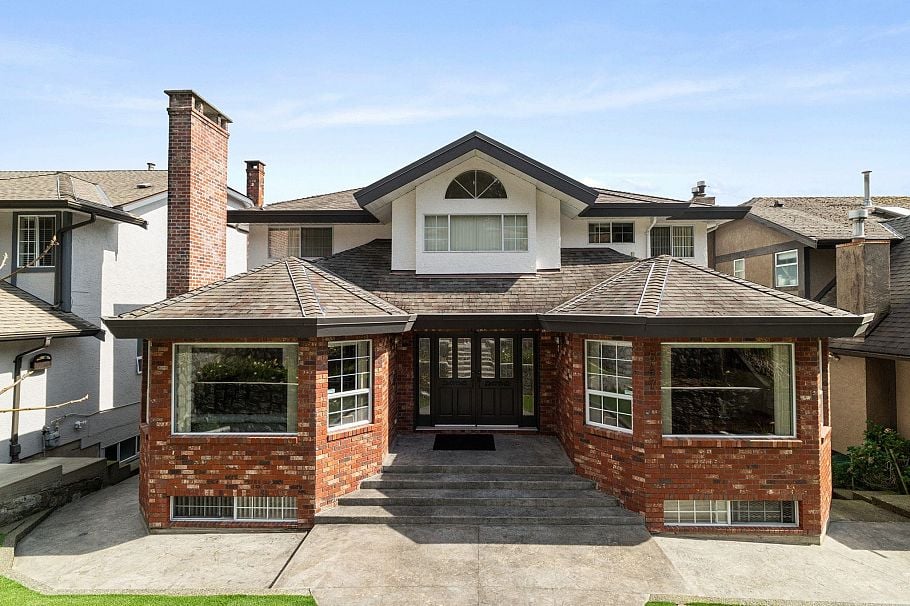 547 Tempe Crescent North Vancouver, BC - 1