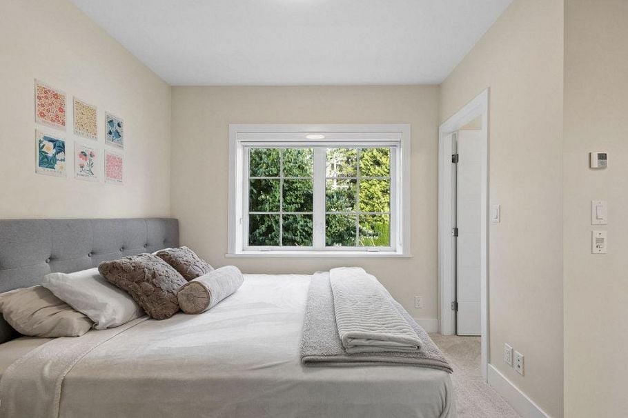 12 1133 Ridgewood Drive North Vancouver, BC - 23