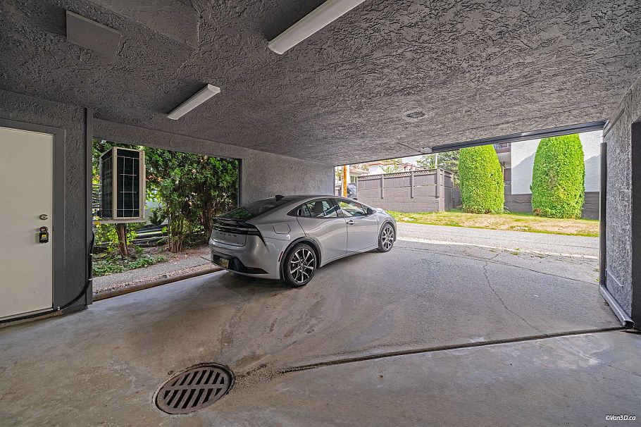 2022 Chesterfield Avenue North Vancouver, BC - 34