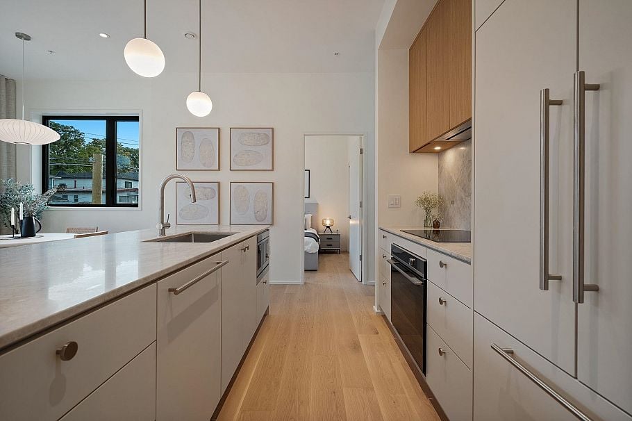 166 E 38th Avenue Vancouver, BC - 7