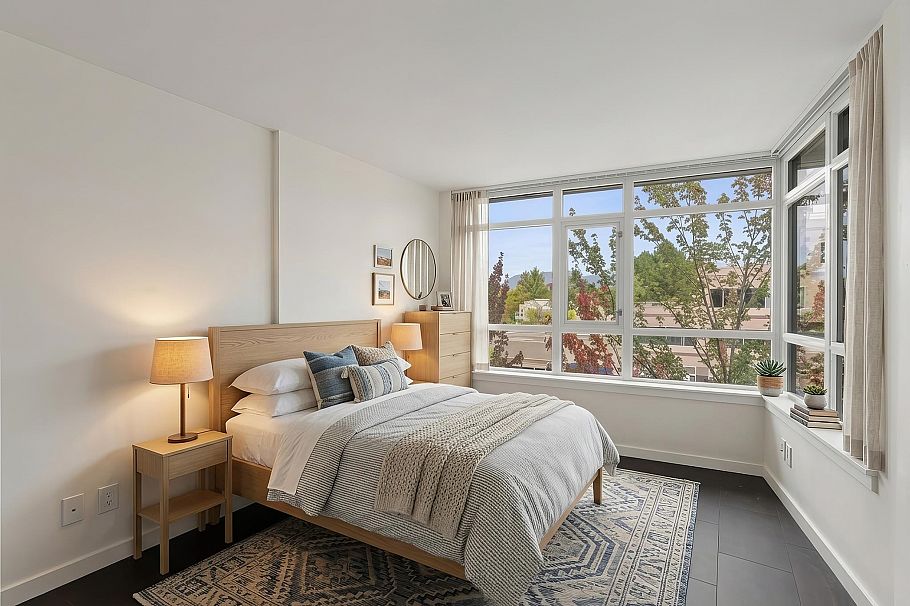 569 2080 West Broadway Street Vancouver, BC - 5