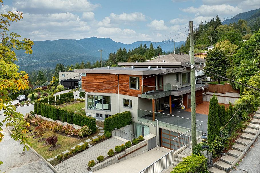 4716 Skyline Drive North Vancouver, BC - 35