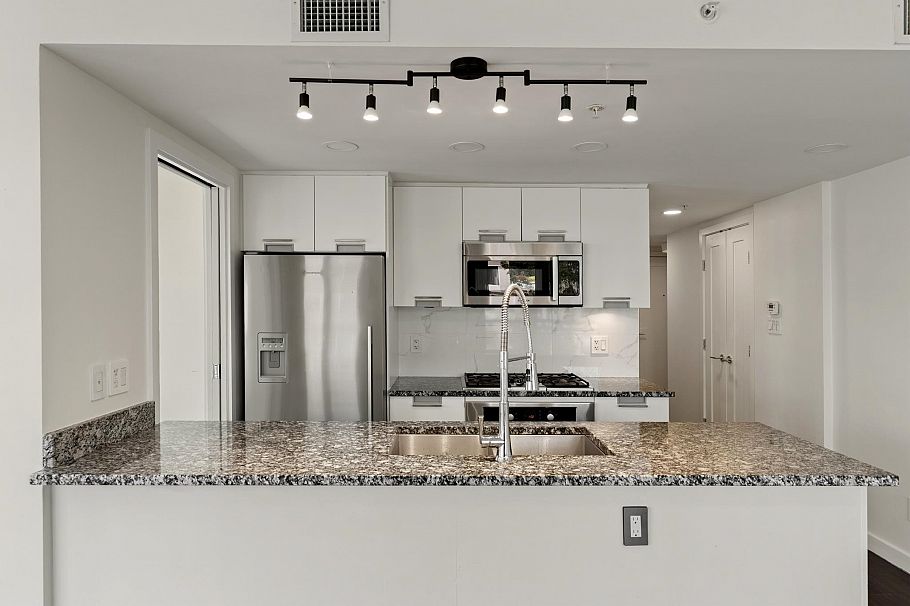 569 2080 West Broadway Street Vancouver, BC - 19