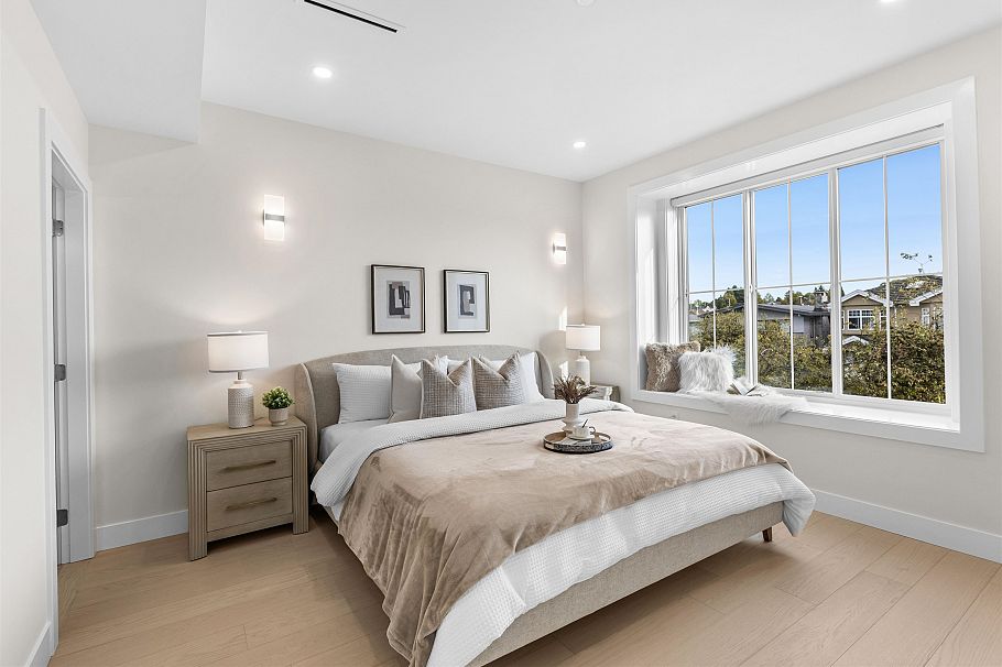 2 2211 Mannering Avenue Vancouver, BC - 10