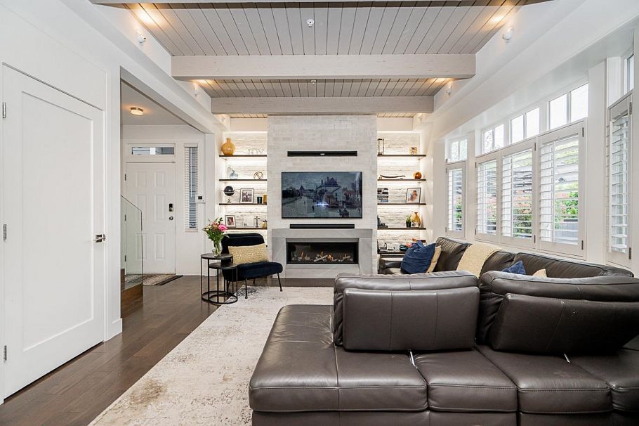 3328 W 7th Avenue Vancouver, BC - 1