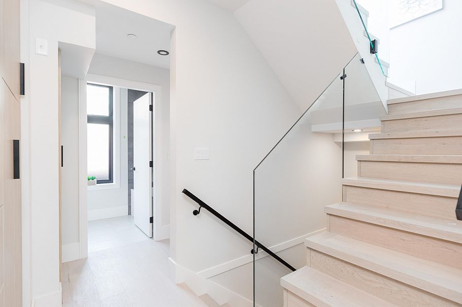 2 1152 Comox Street Vancouver, BC - 17