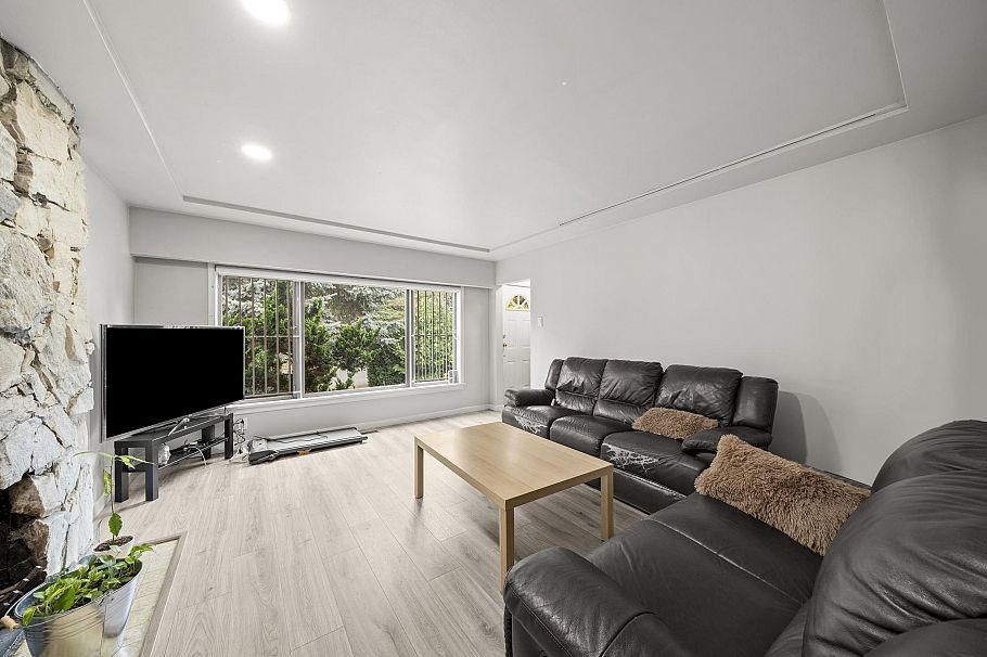 1534 W 71st Avenue Vancouver, BC - 8
