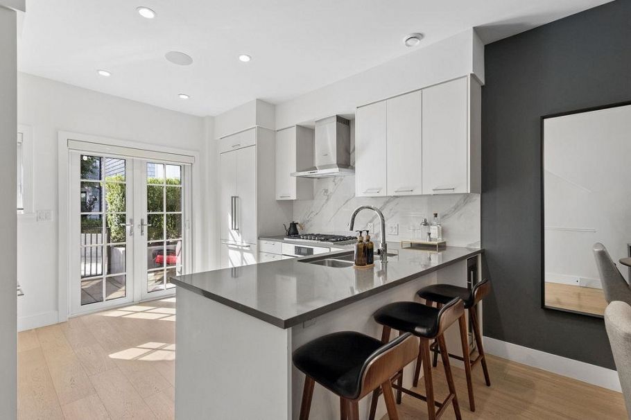 12 1133 Ridgewood Drive North Vancouver, BC - 8