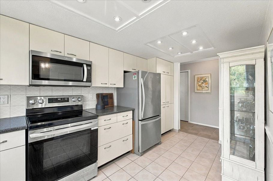 402 995 Roche Point Drive North Vancouver, BC - 17