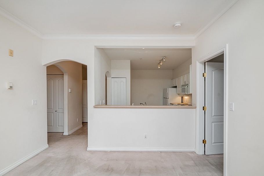 207 678 W Queens Road North Vancouver, BC - 9