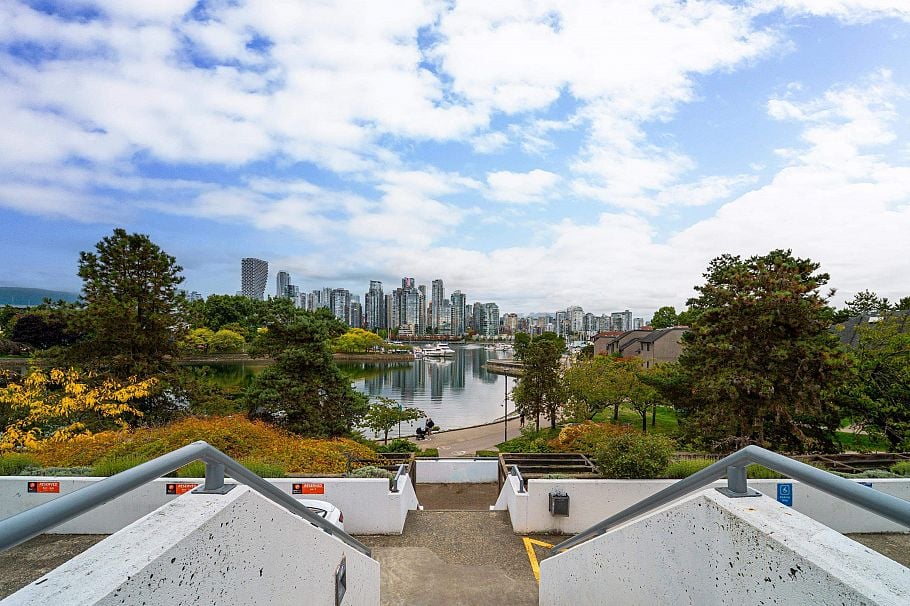 9 1250 W 6th Avenue Vancouver, BC - 34
