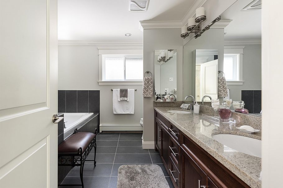362 E 21st Street North Vancouver, BC - 20