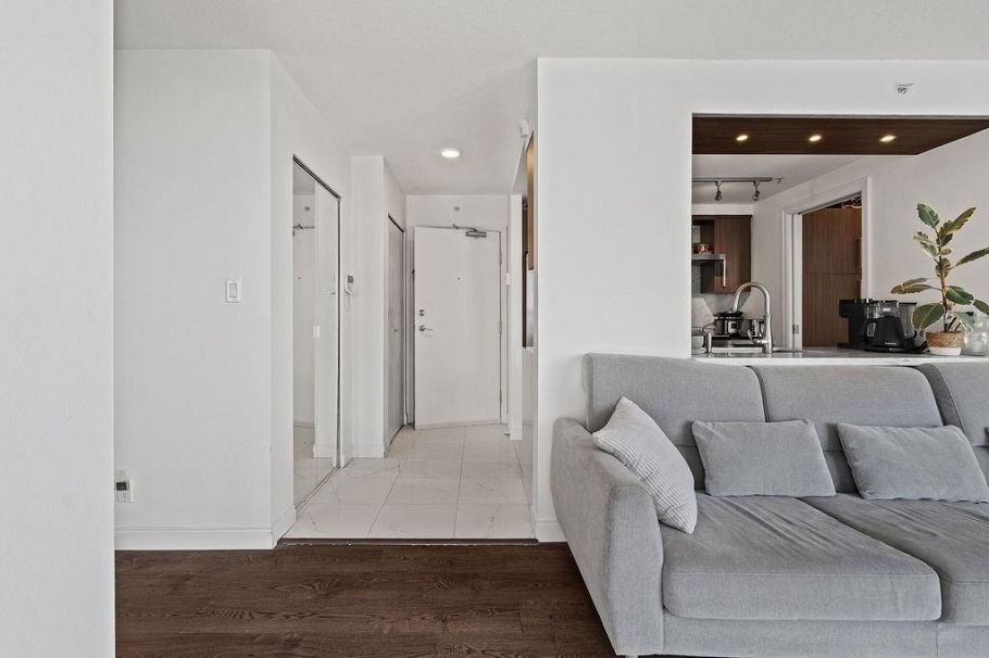 3302 193 Aquarius Mews Vancouver, BC - 6
