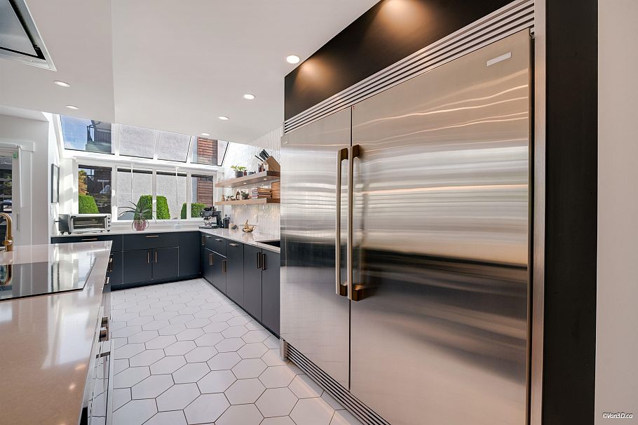 2022 Chesterfield Avenue North Vancouver, BC - 10