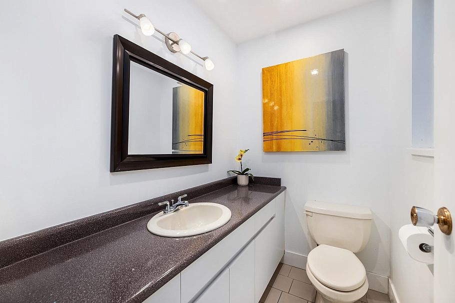1152 W 17th Street North Vancouver, BC - 23