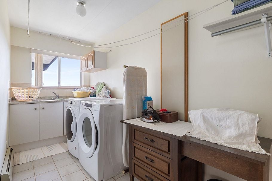 547 Tempe Crescent North Vancouver, BC - 25
