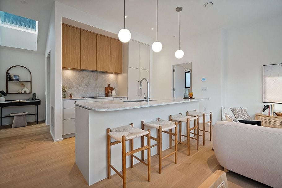 166 E 38th Avenue Vancouver, BC - 8