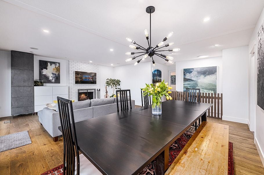 1152 W 17th Street North Vancouver, BC - 17