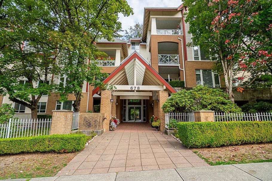 207 678 W Queens Road North Vancouver, BC - 1