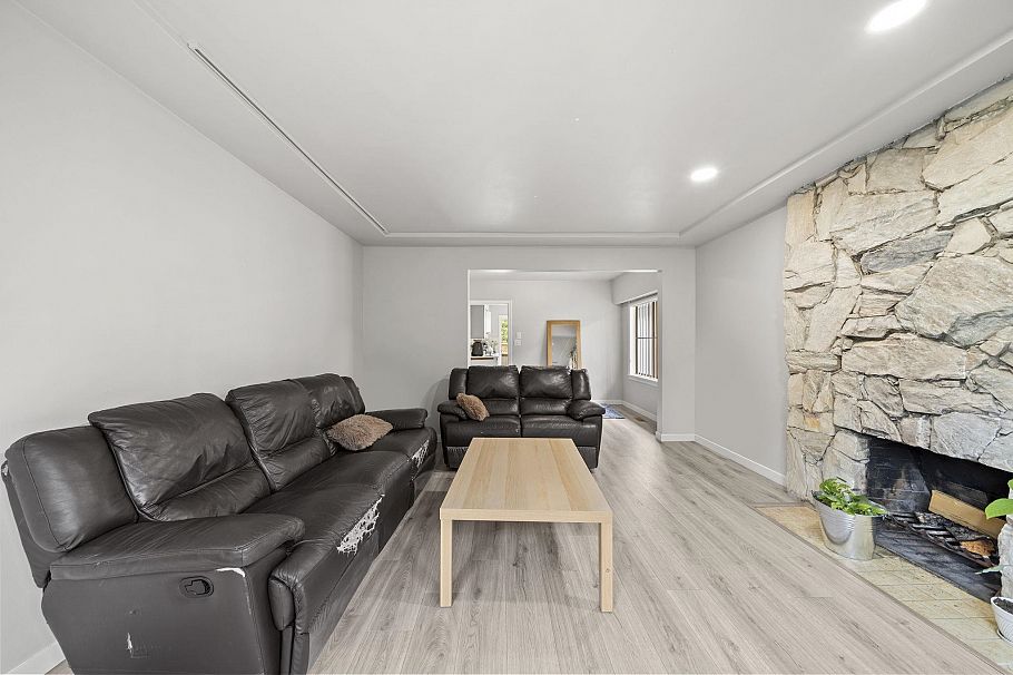 1534 W 71st Avenue Vancouver, BC - 9