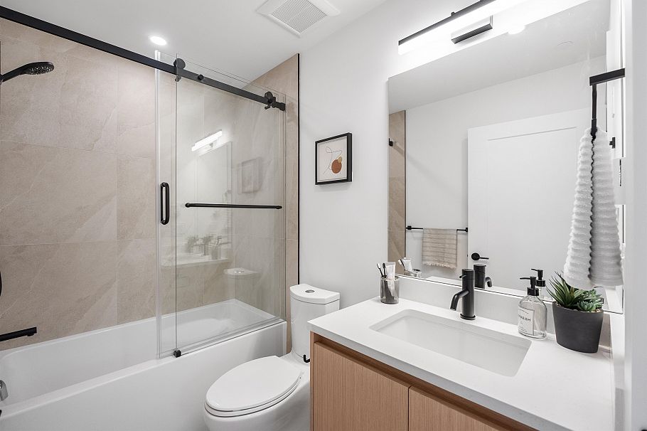 6815 Oak Street Vancouver, BC - 10