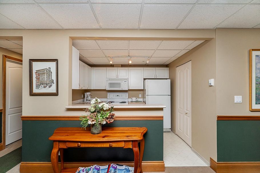 207 678 W Queens Road North Vancouver, BC - 23