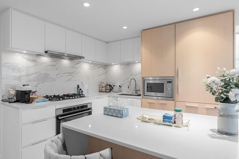 1902 1500 Fern Street North Vancouver, BC - 2