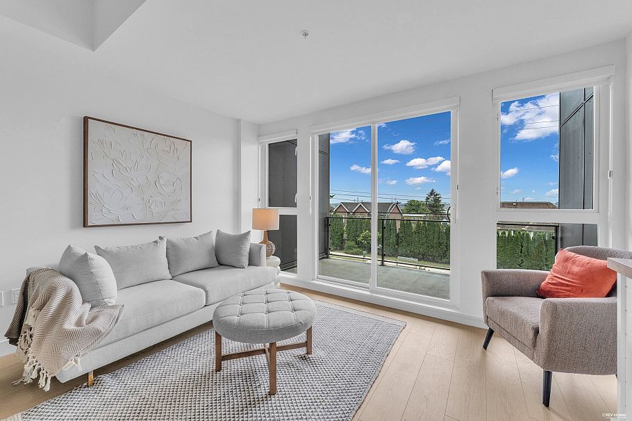 103/203 422 E 3rd Street North Vancouver, BC - 1