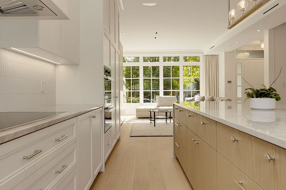 3887 W 15th Avenue Vancouver, BC - 12
