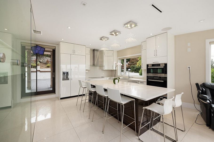 4716 Skyline Drive North Vancouver, BC - 17