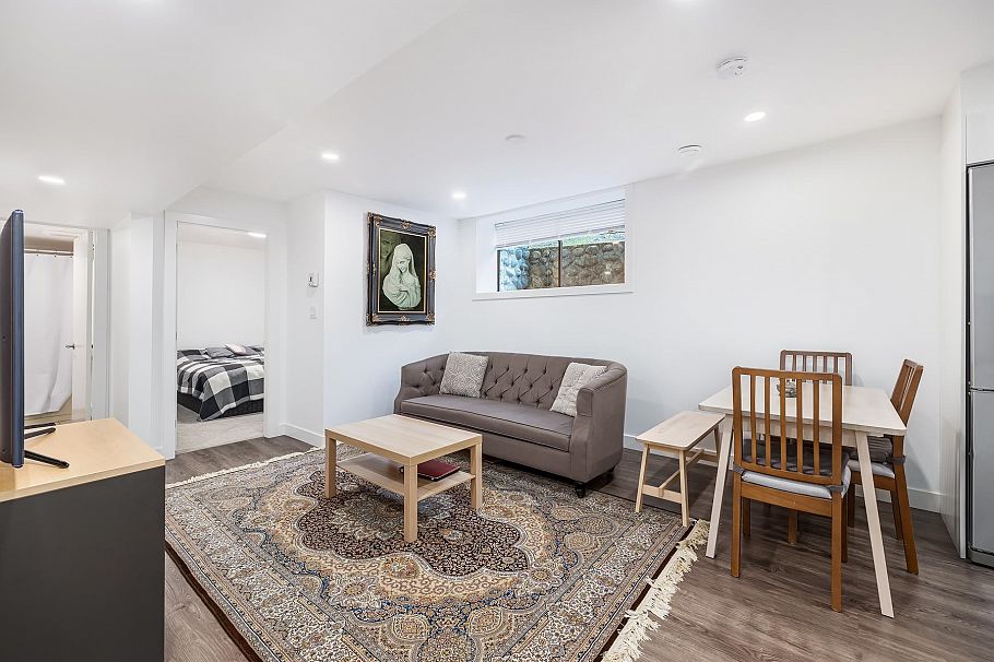 1152 W 17th Street North Vancouver, BC - 30