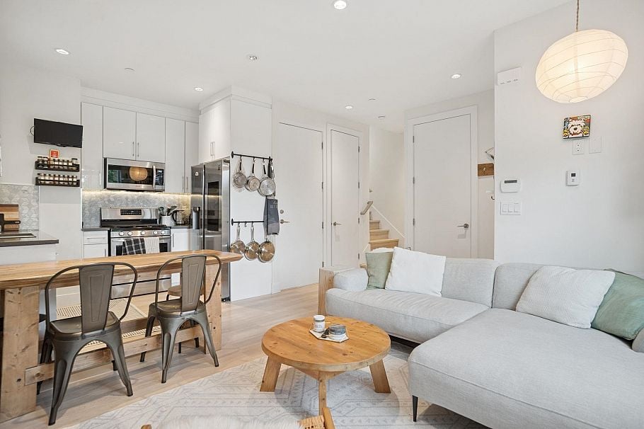 1604 E 36th Avenue Vancouver, BC - 6