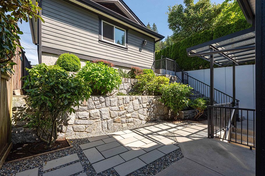 362 E 21st Street North Vancouver, BC - 7