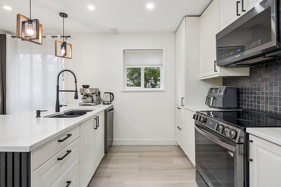 7 848 W 16th Street North Vancouver, BC - 16