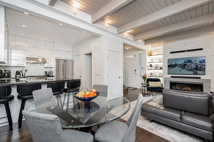 3328 W 7th Avenue Vancouver, BC - 2