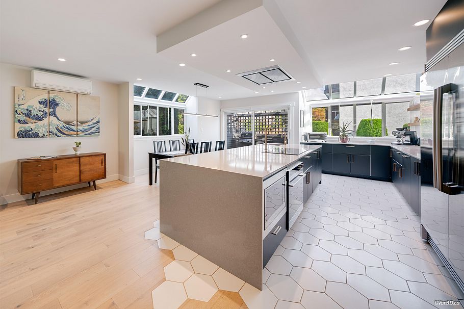 2022 Chesterfield Avenue North Vancouver, BC - 1