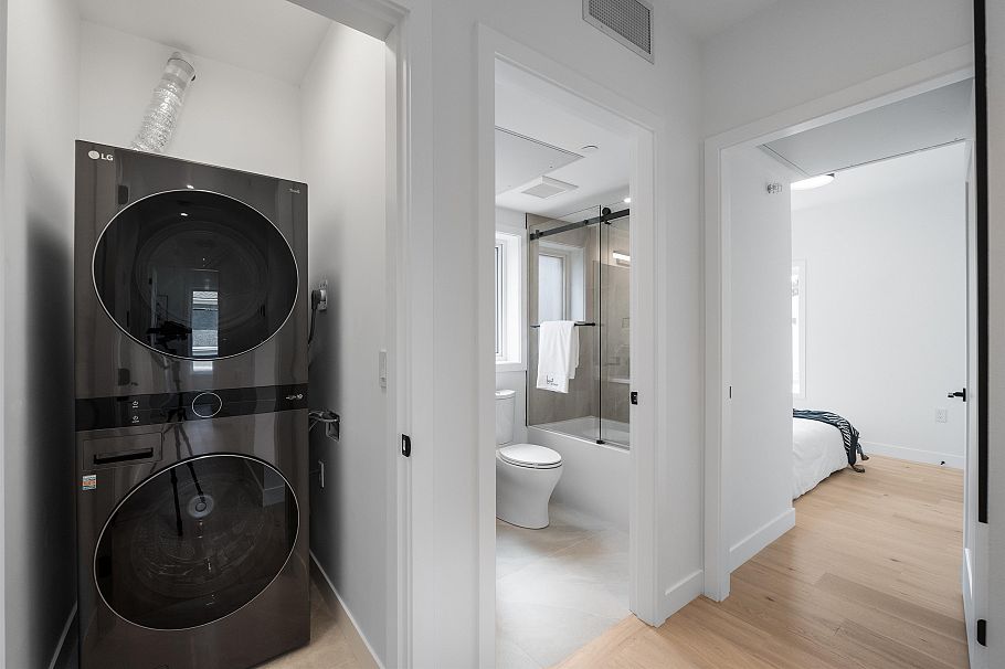 1012 W 52nd Avenue Vancouver, BC - 12