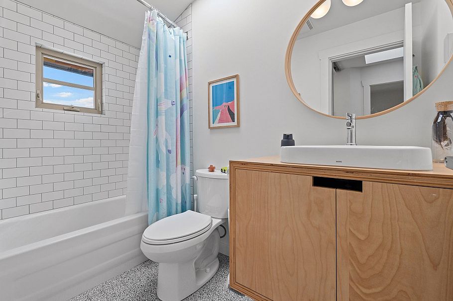 3261 W 2nd Avenue Vancouver, BC - 30