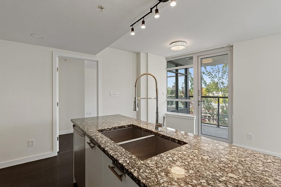 569 2080 West Broadway Street Vancouver, BC - 8