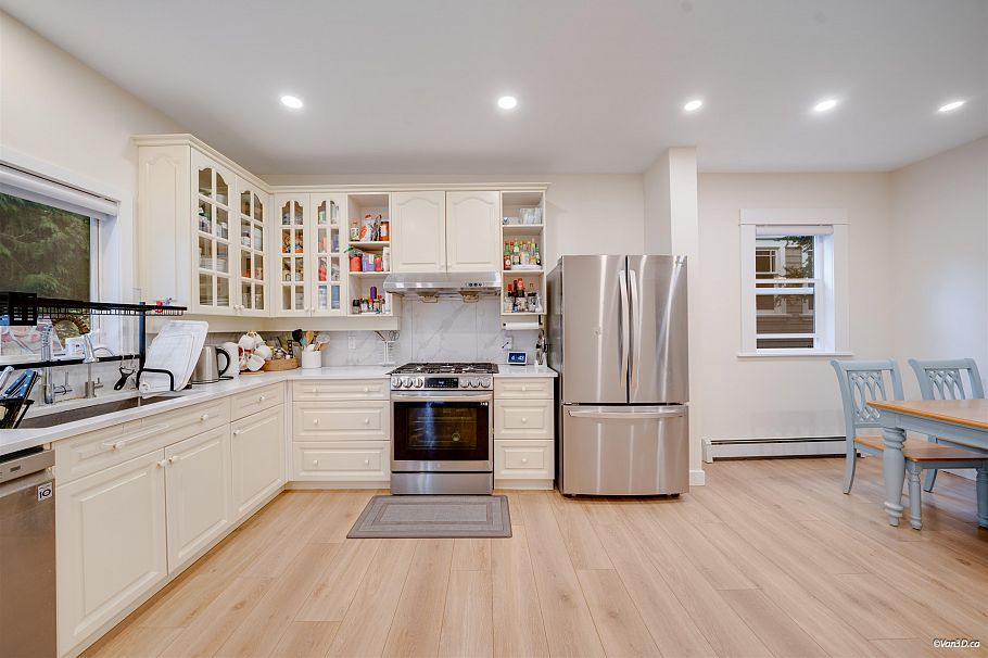 2343 W 45th Avenue Vancouver, BC - 8