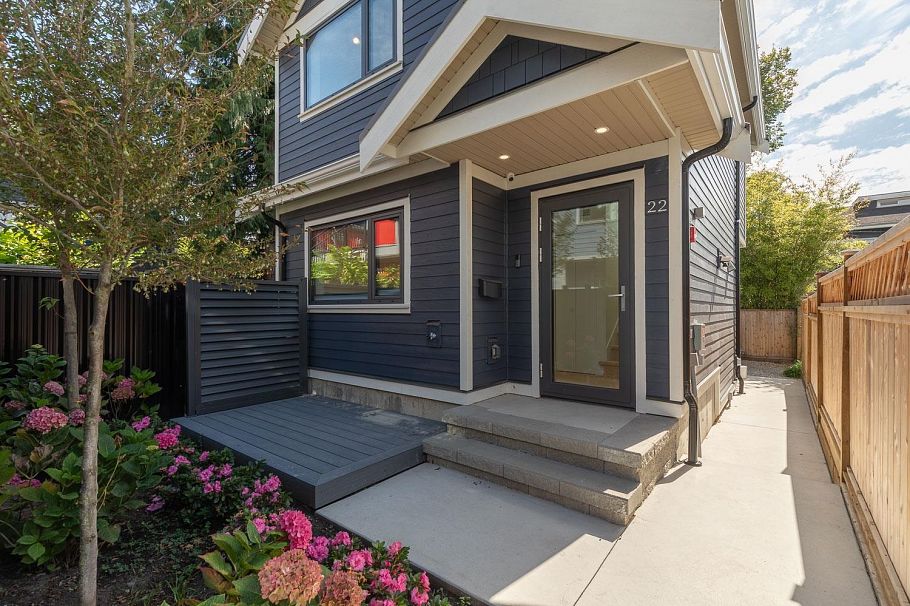 22 W 14th Avenue Vancouver, BC - 1