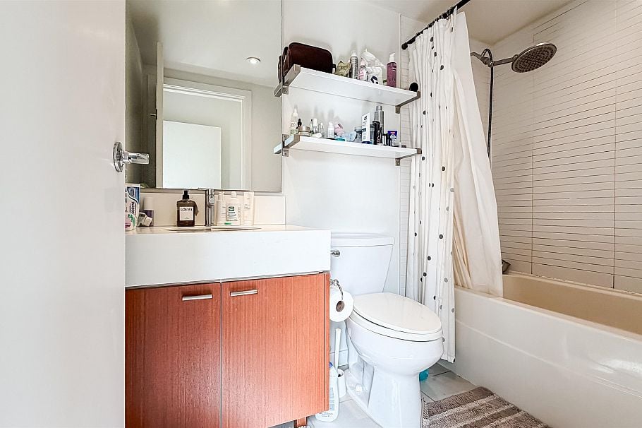 390 E 11th Avenue Vancouver, BC - 19