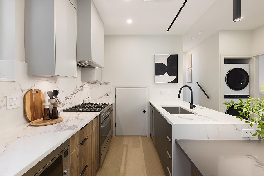 2066 E 1st Avenue Vancouver, BC - 10