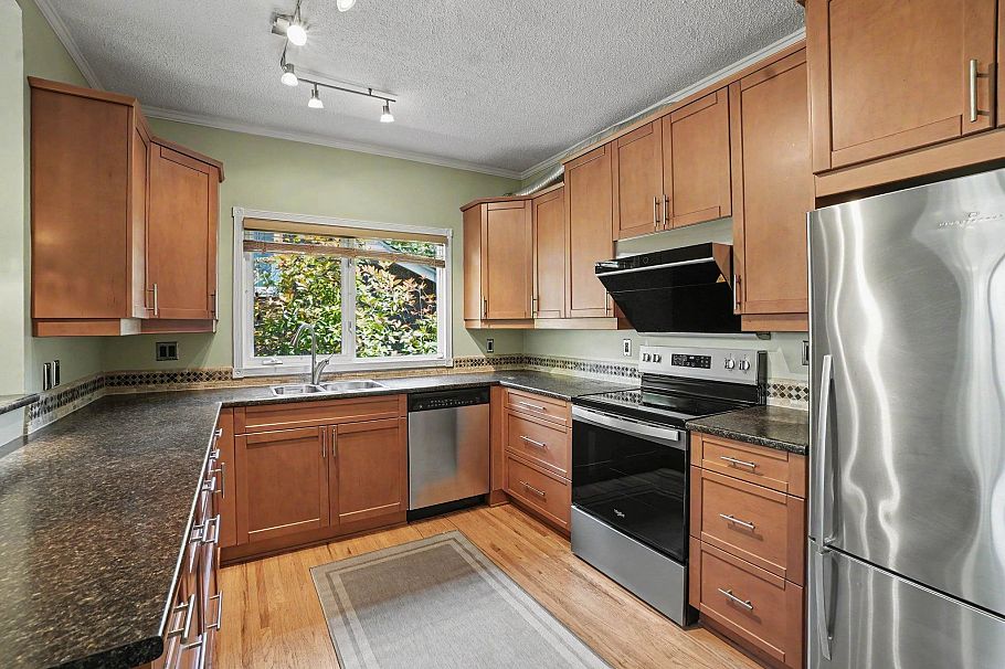 1868 W 15th Avenue Vancouver, BC - 5