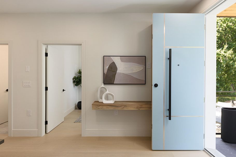 2066 E 1st Avenue Vancouver, BC - 3
