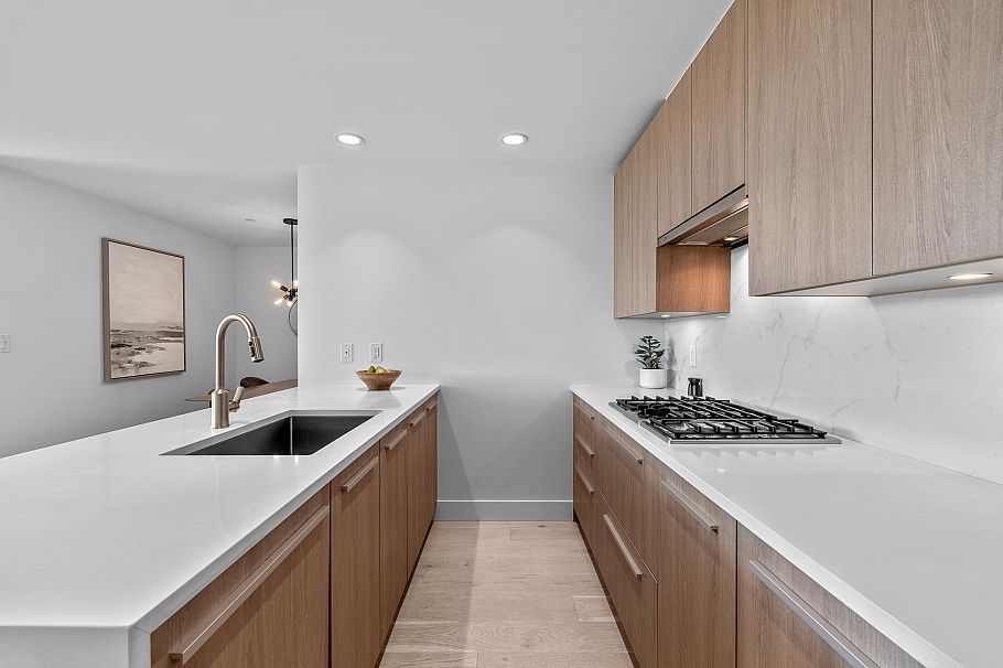 404 1210 E 27th Street North Vancouver, BC - 4
