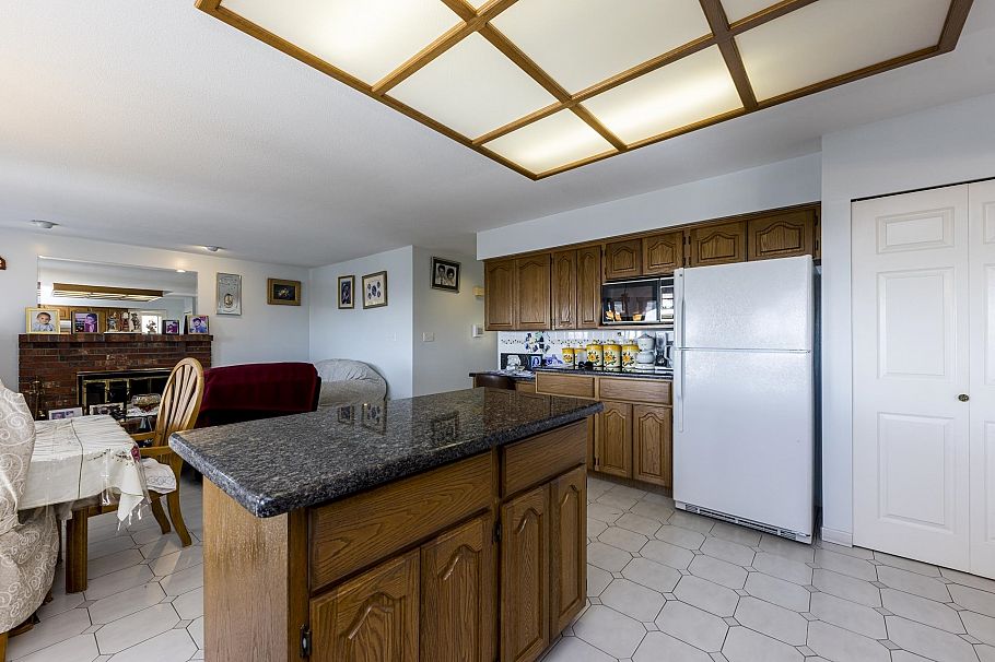 557 Tempe Crescent North Vancouver, BC - 11